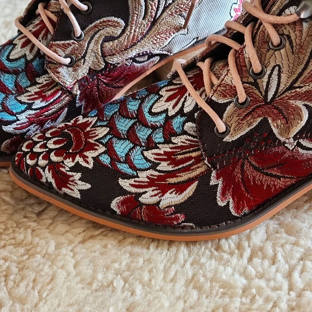 Fabulous NWOT Floral Tapestry Lace Up Cowgirl Western Boho Ankle Boots π’ π€π - Picture 2 of 16
